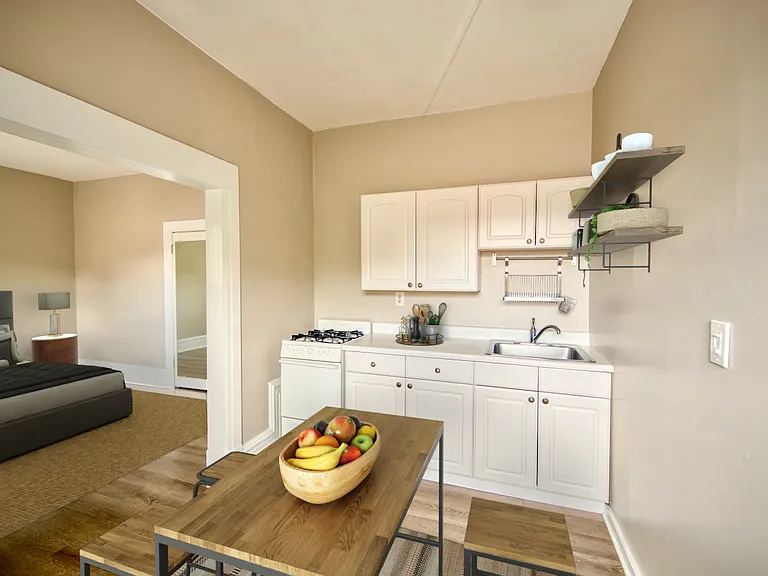 1131 N Corona St #5 — Photo 2