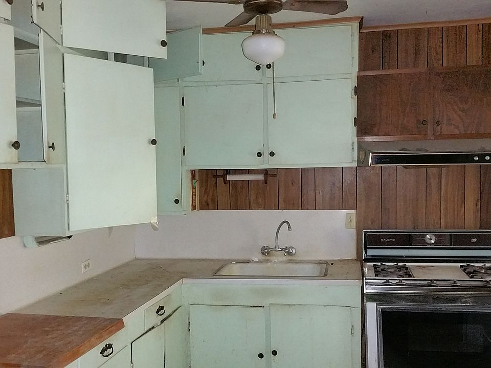 2nd image of 230 E Ave E