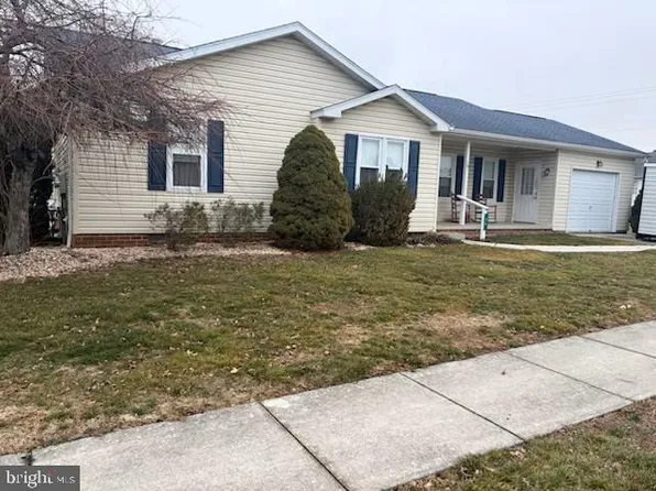 24 Ashfield Dr, Littlestown, PA 17340