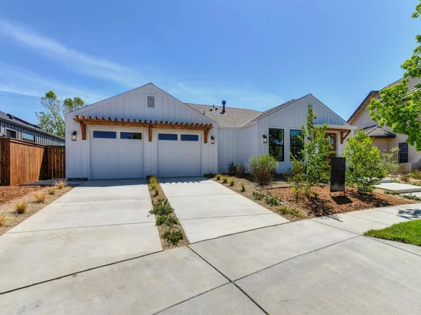 2113 Liberty Dr, Woodland, CA 95776