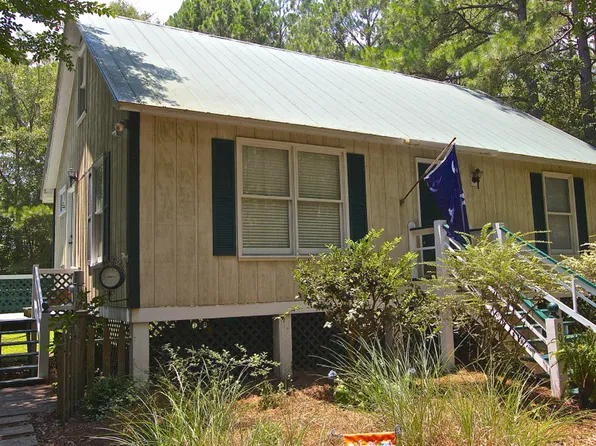 807 W Carolina Rd, Mc Clellanville, SC 29458