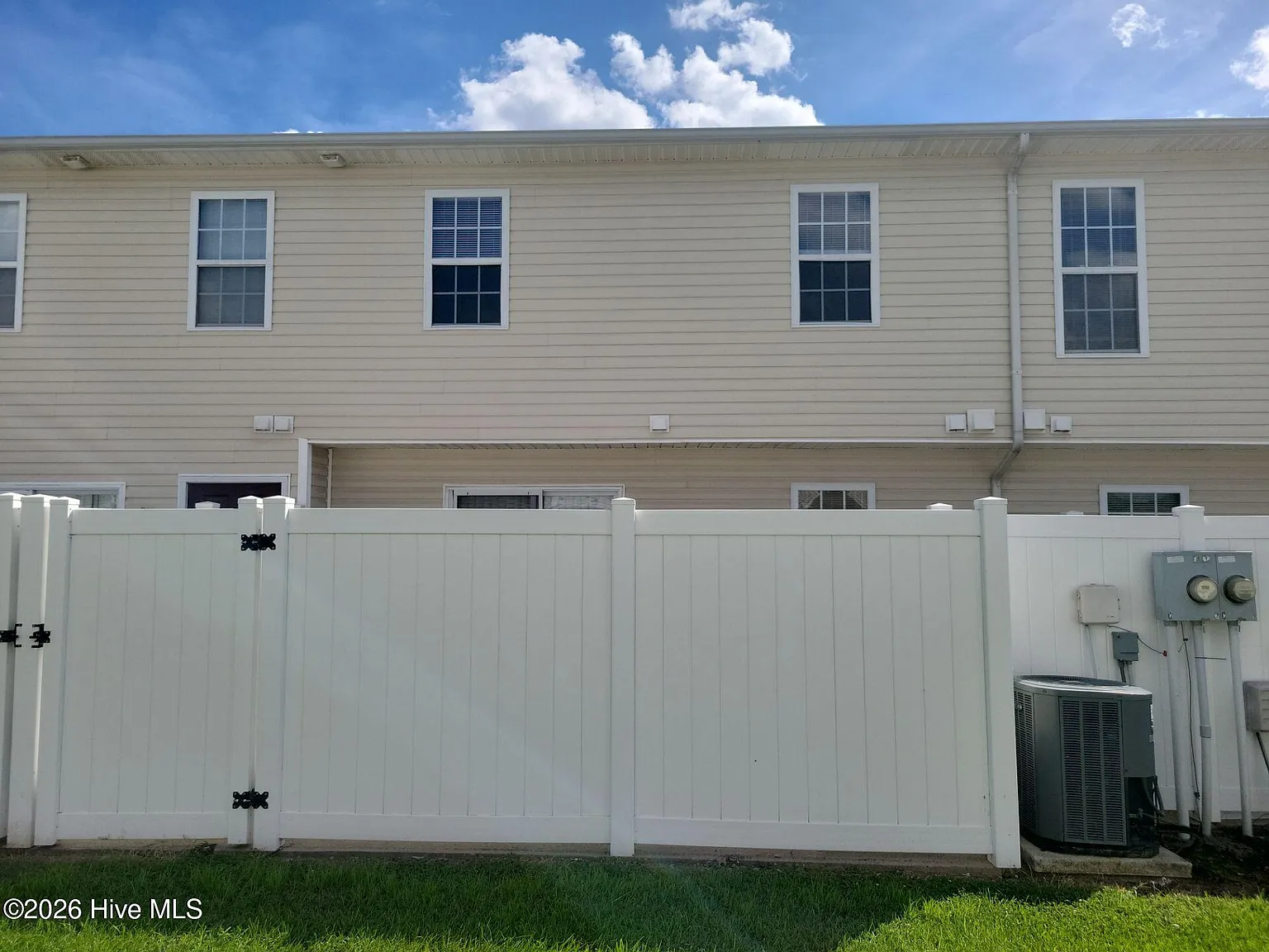 2112 Flagstone Ct — Photo 3