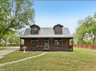410 Woodlake Dr, Mc Queeney, TX 78123