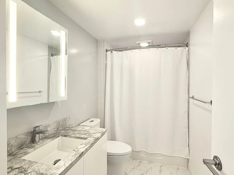 987 Queen St #1216 — Photo 6
