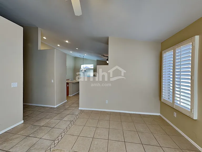 7462 W Mohawk Ln — Photo 7