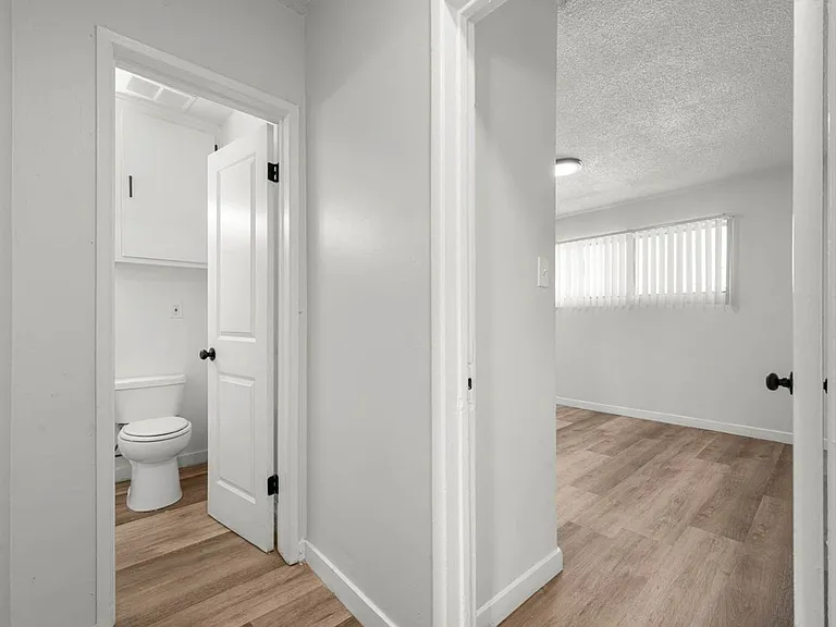 634 W 92nd St — Photo 32