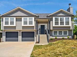 1205 Ridge Tree Ln, Pleasant Hill, MO 64080