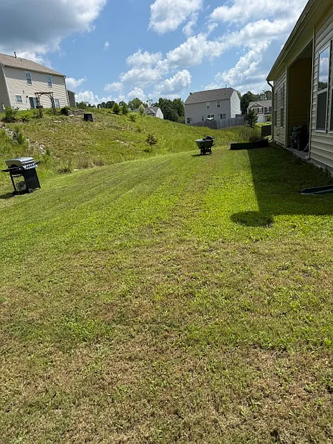3 bed, 2018 sqft, $2,200 — Photo 3