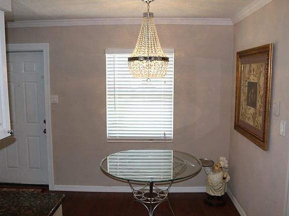 3rd image of 2535 Vinson Ave