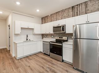 2577 N Downer Ave #213, Milwaukee, WI 53211