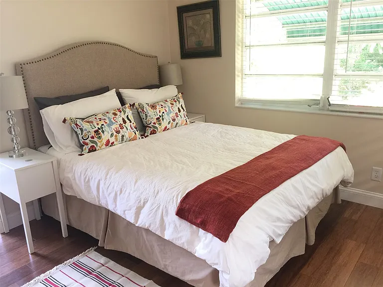 1307 SW 18th Ct — Photo 9