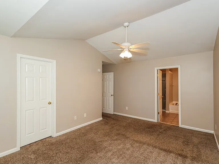 713 Celeste Ln SW — Photo 10