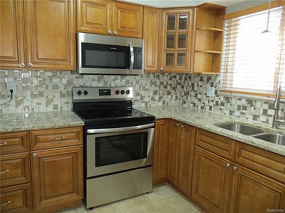 3rd image of 2610 Avalon Dr