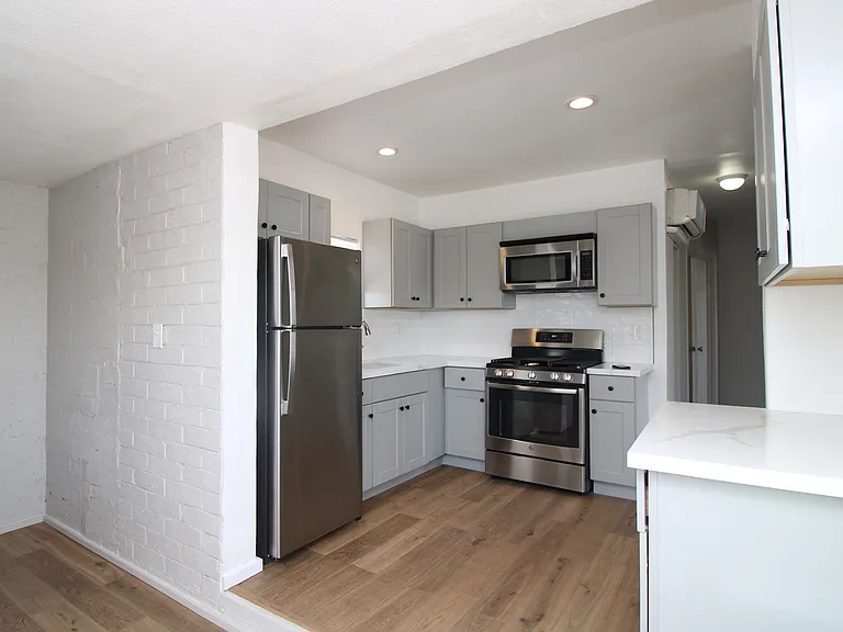 1022 S Montezuma Ave — Photo 2