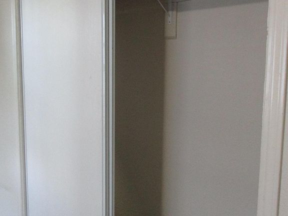 4th image of 751 E 11th St APT 4