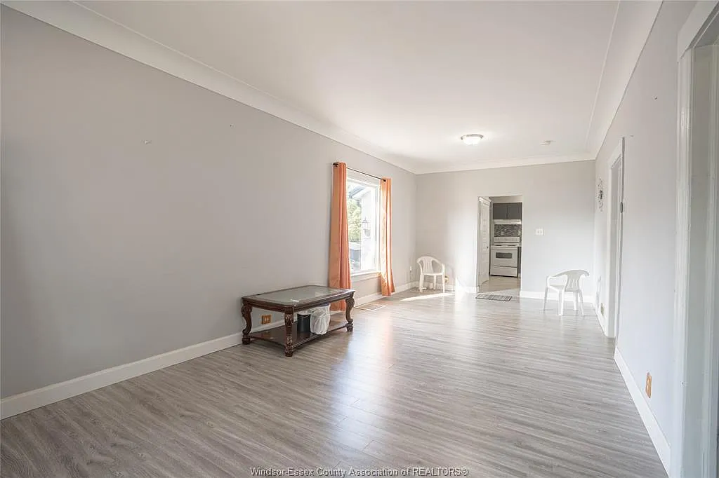 4 bed, $2,400 — Photo 3
