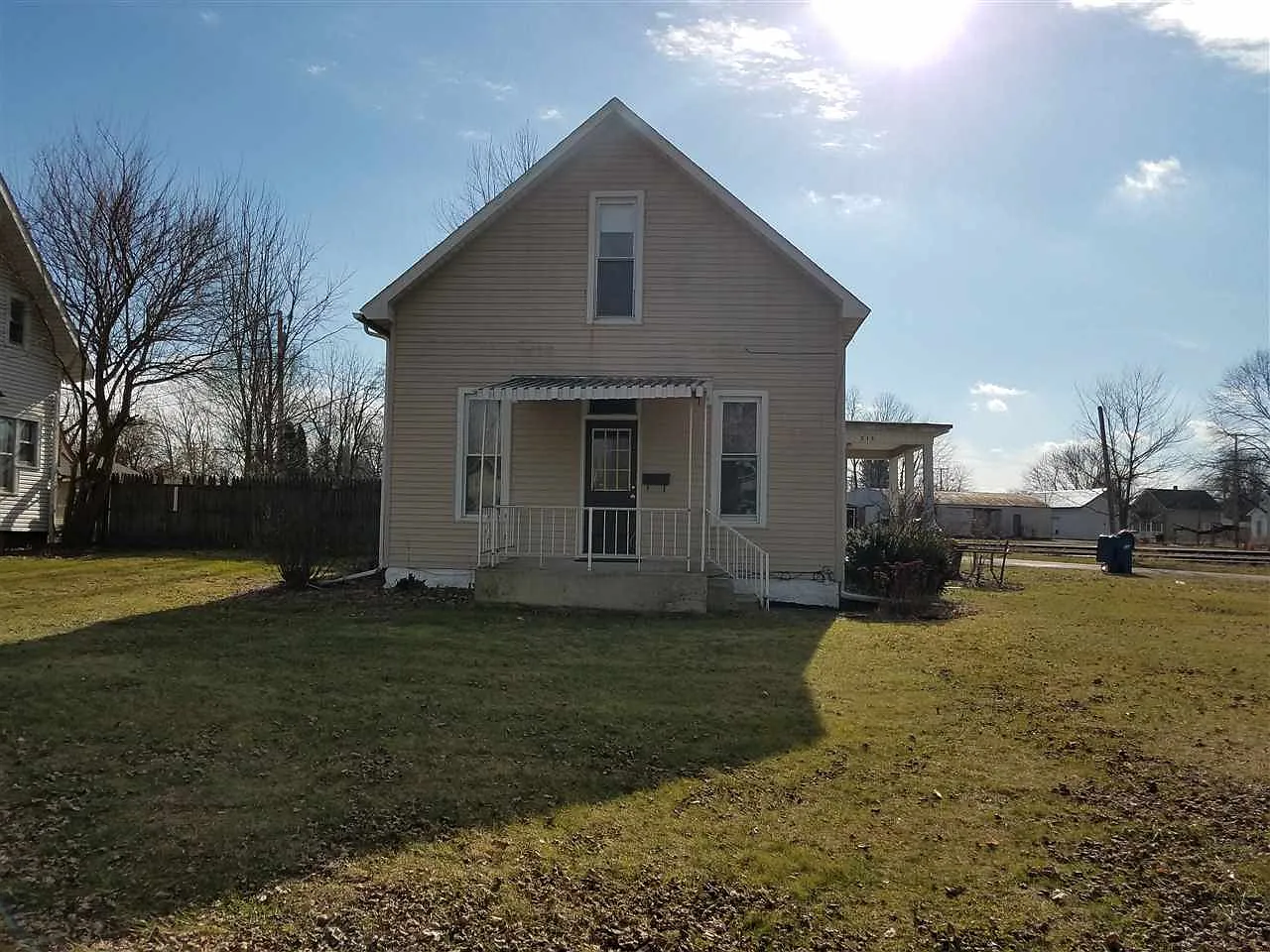 315 E Walnut St photo 1