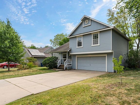 3rd image of 919 W Cedarwood Ct