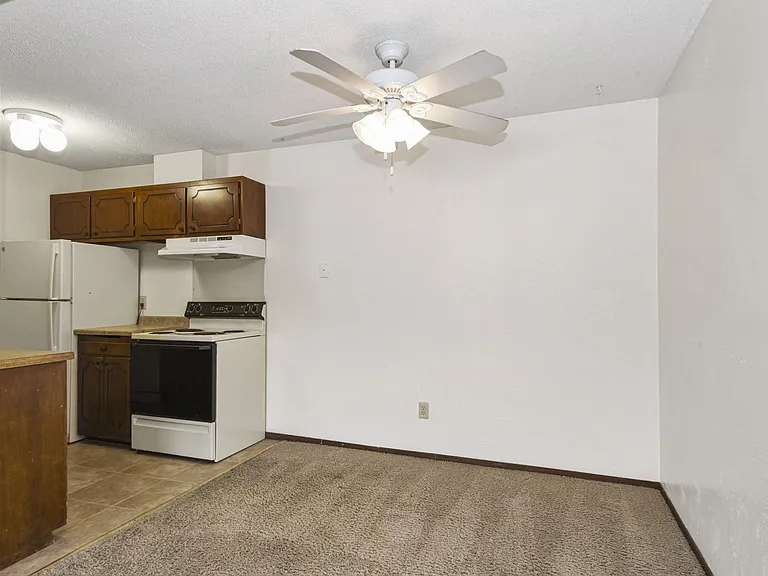 Fridley, MN Georgetown on the River Apartments | DIning