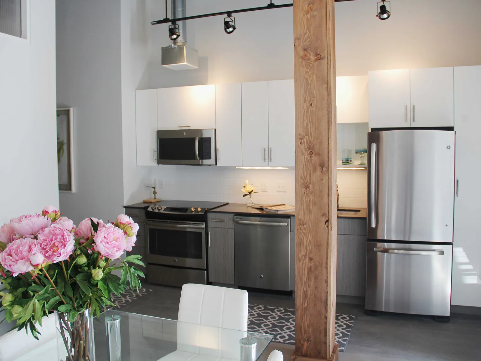 Hathaway Lofts — Photo 2