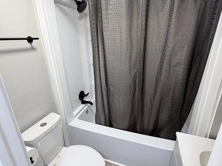 980 Scotland Ave #DOWNSTAIRS — Photo 9