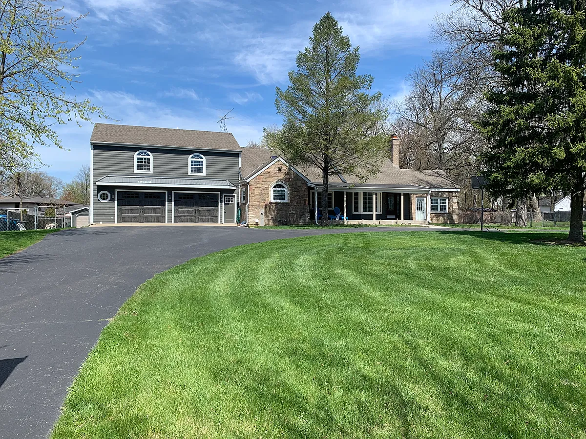 Building Photo - 1315 Hilltop Dr