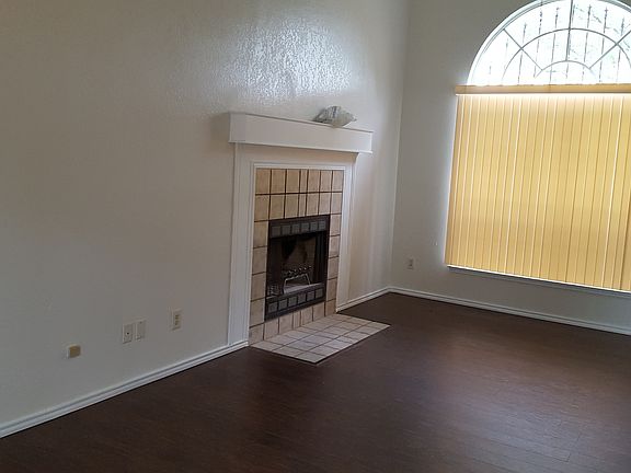4th image of 3401 Winchester Dr