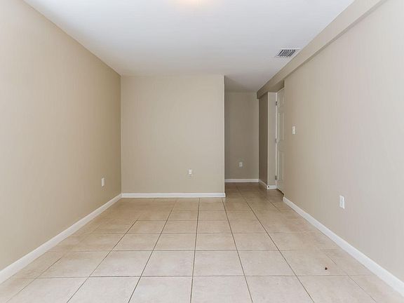 5th image of 842 NE 142nd St