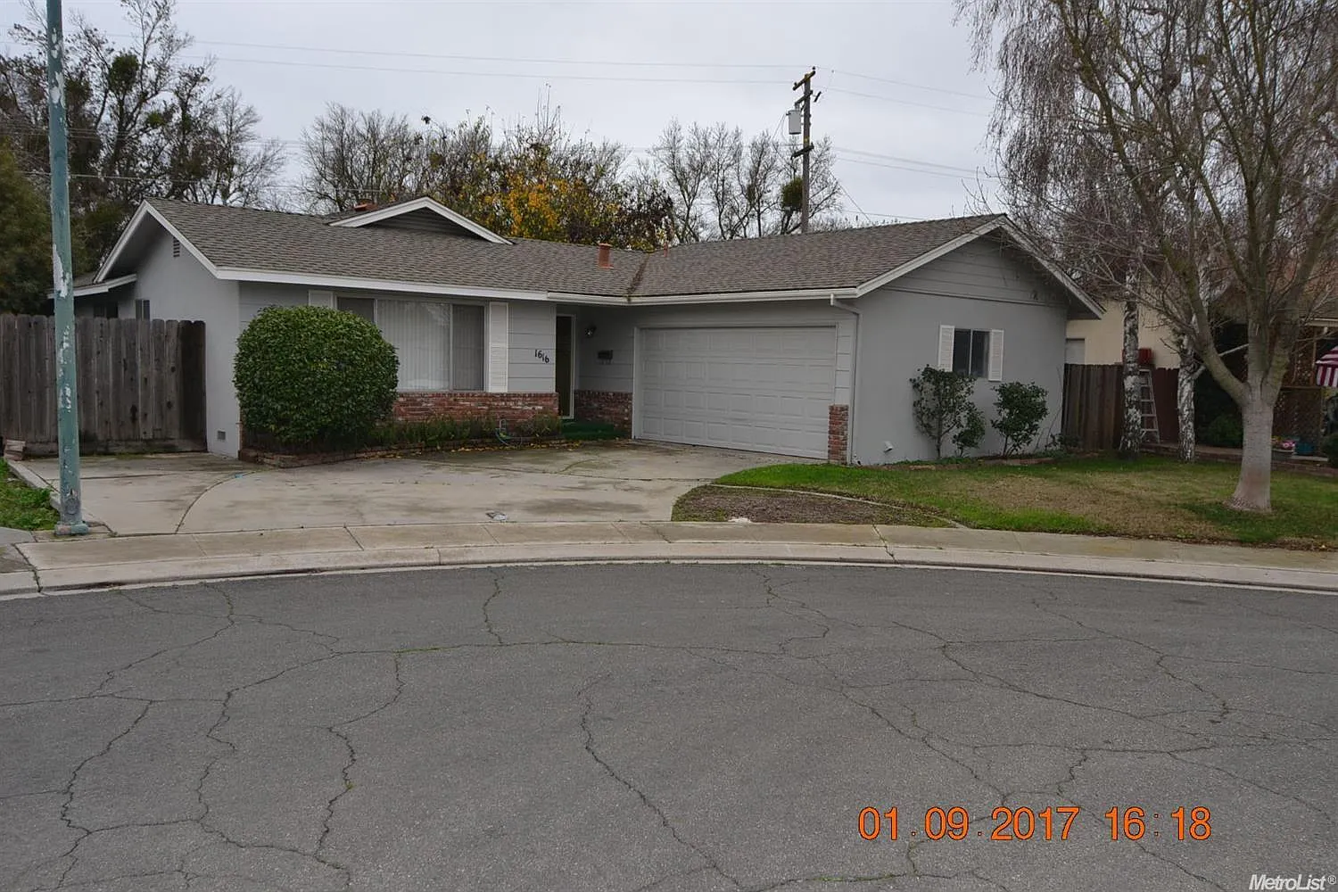 1616 Ascot Dr photo 1