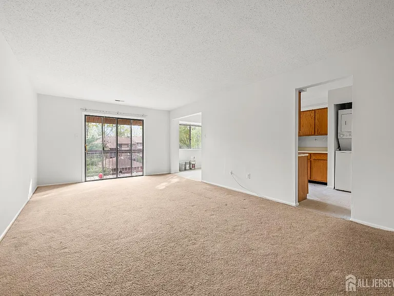 823 Edison Glen Ter — Photo 4