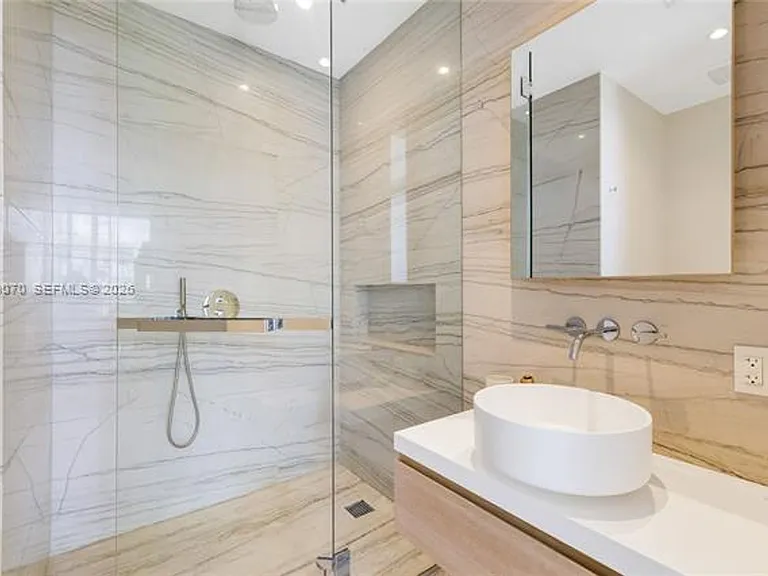 8701 Collins Ave #605 — Photo 27