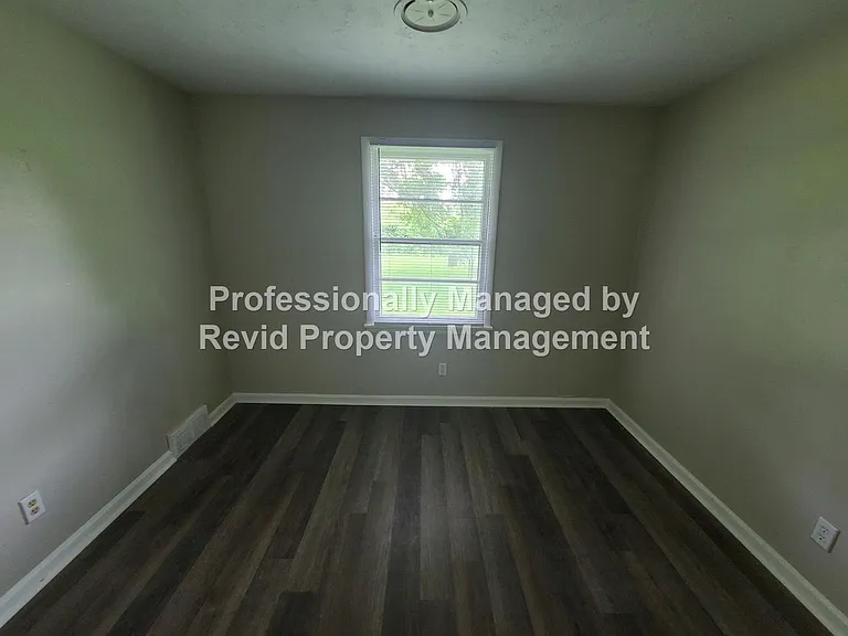 196 Ivan Rd — Photo 15
