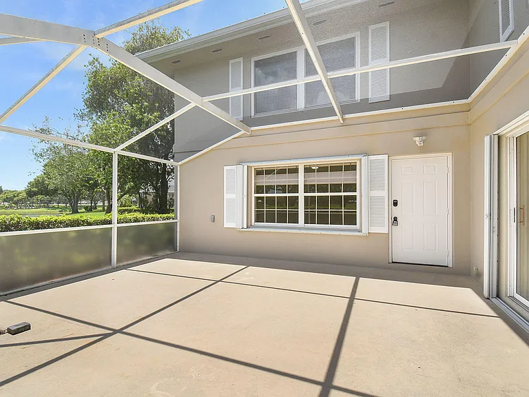 2442 SW Danbury Ln — Photo 6