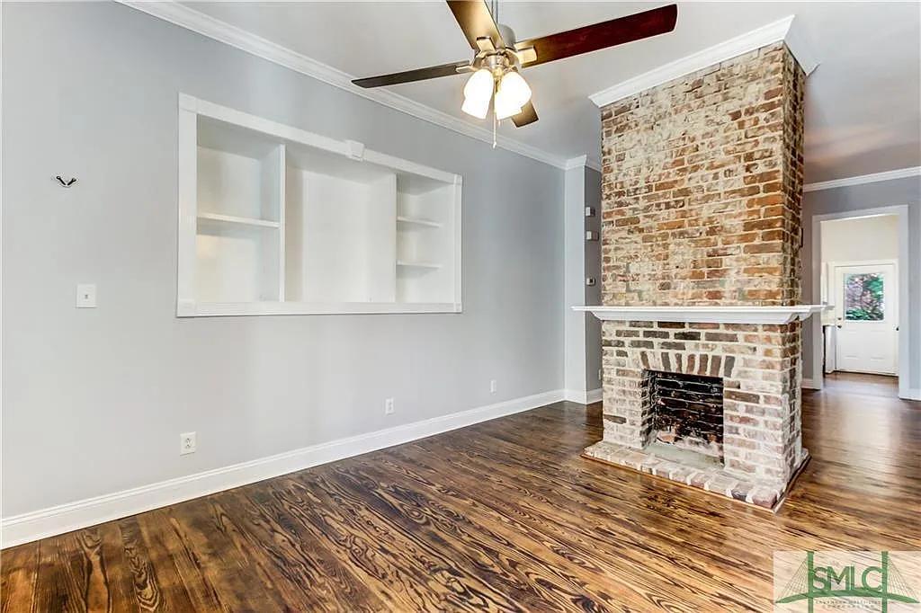 525 E Gaston St — Photo 4
