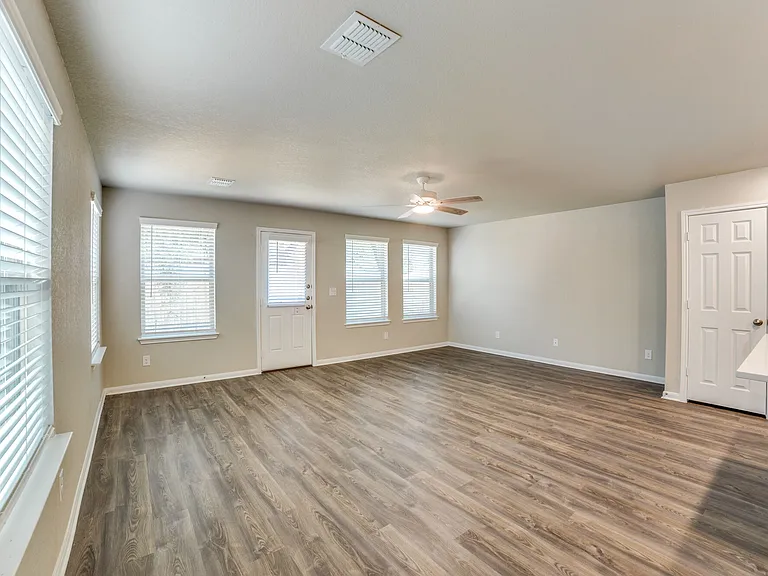 Villas at College Park — Photo 22