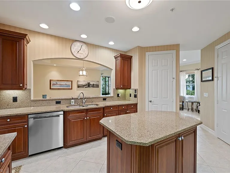 2809 Tiburon Blvd E #2 — Photo 10