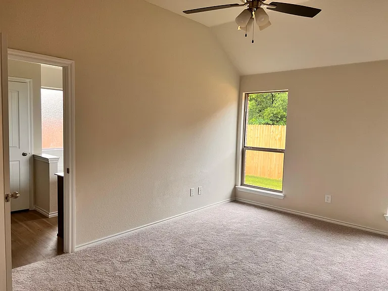 324 Greenhaven Dr — Photo 17