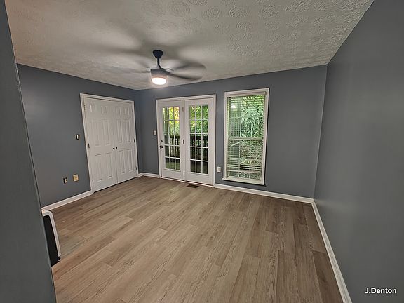 3rd image of 670 Lexington Pike #101