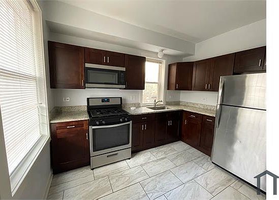 1st image of 636 N Sawyer Ave APT 2