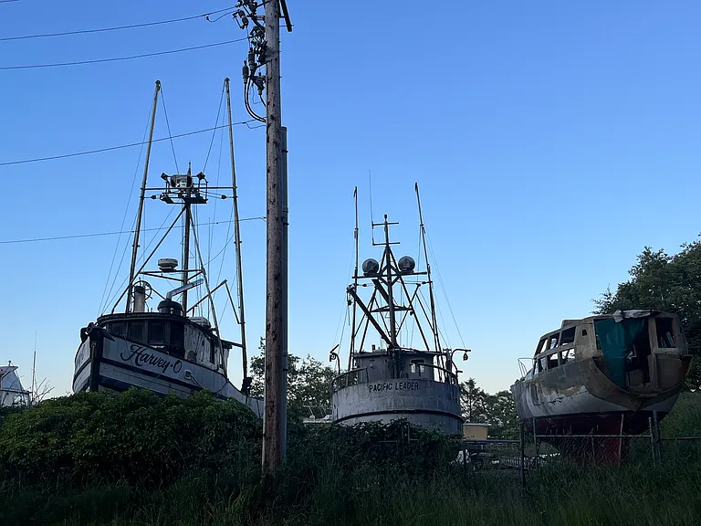 The charming Ilwaco boatyard is around the corner - an authentic fishing village.