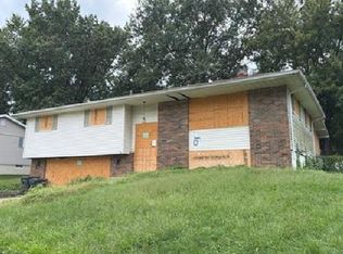 233 Maple Park Dr, Pekin, IL 61554