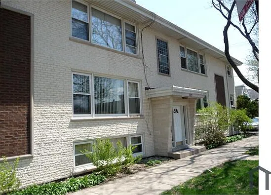 2 bed, 900 sqft, $2,400 — Photo 1