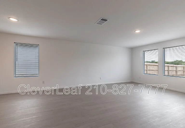 528 Wolf Crest Blvd — Photo 14
