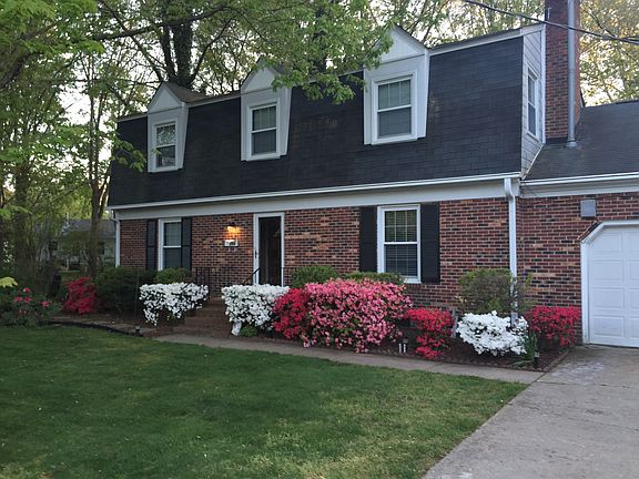 2nd image of 310 Williamsburg Ct