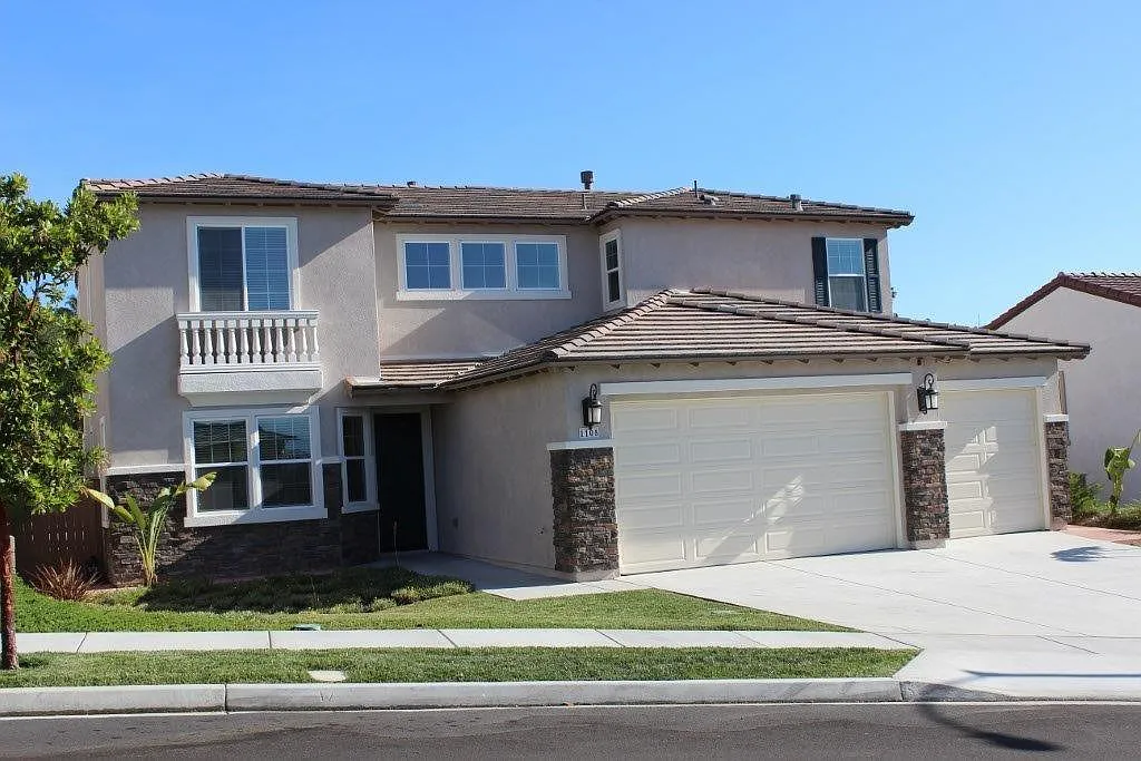 4 bed, 2924 sqft, $4,900 — Photo 1