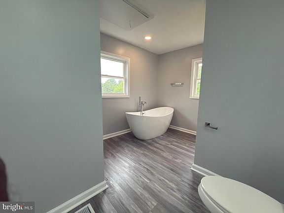 4th image of 1614 Harman Ave