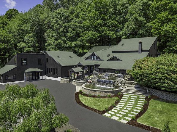 19 Greentree Ln