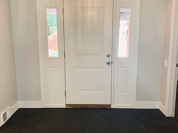 2nd image of 589 Anita Ave