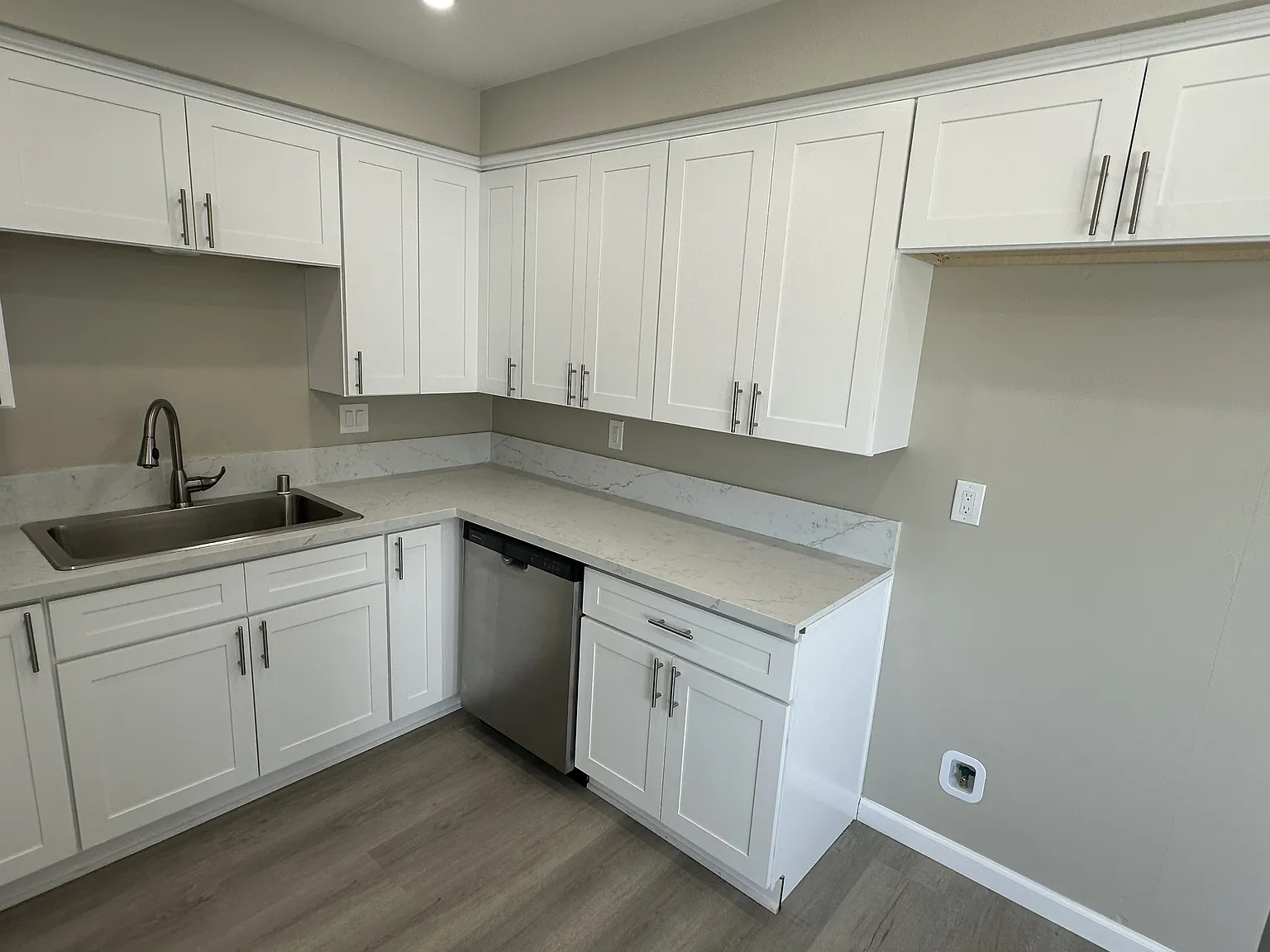 3 bed, 1025 sqft, $2,950 — Photo 3