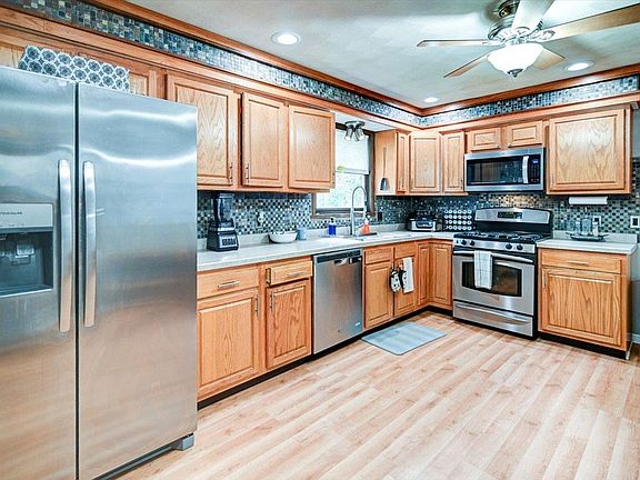 4th image of 1818 Cottonwood Dr